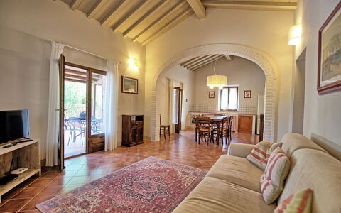 Cuccardino: Fotolijst, Meubilair, Stoel, Hout, Interieur Ontwerp, Verdieping, Flooring, Bankstel, Woonkamer, Televisie