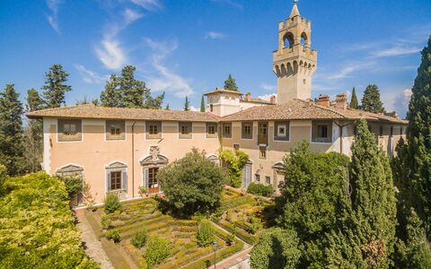 Montegufoni: Eigendom, Landmark, Gebouw, Landgoed, Lucht, Architectuur, Onroerend Goed, Huis, Herenhuis, Boom