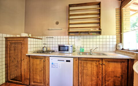 Montegufoni: Hout, Countertop, Interieur Ontwerp, Flooring, Keuken, Meubilair, Cabinetry, Verdieping, Kamer, Loodgieterswerkinrichting