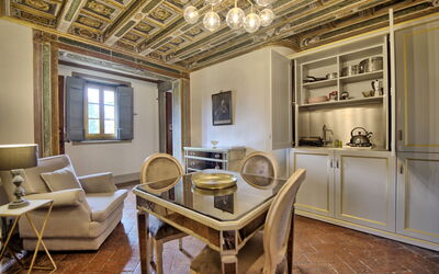 Cappella: Fotolijst, Meubilair, Tafel, Stoel, Hout, Bankstel, Gebouw, Interieur Ontwerp, Flooring, Woonkamer