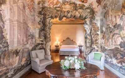 La Grotta: Kamer, Eigendom, Interieur Ontwerp, Meubilair, Woonkamer, Muur, Gebouw, Onroerend Goed, Huis, Landgoed