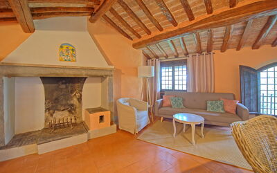 Montegufoni 11: Kamer, Eigendom, Gebouw, Haard, Huis, Woonkamer, Meubilair, Interieur Ontwerp, Onroerend Goed, Huis