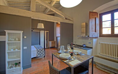 Montegufoni 22: Meubilair, Tafel, Eigendom, Venster, Hout, Stoel, Bankstel, Interieur Ontwerp, Verlichting, Keuken