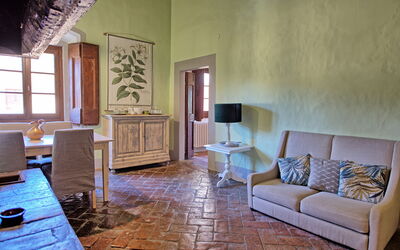 Montegufoni 29: Meubilair, Eigendom, Hout, Venster, Cabinetry, Flooring, Interieur Ontwerp, Verdieping, Woonkamer, Muur