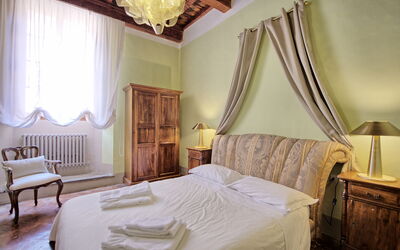 Guardiano: Meubilair, Interieur Ontwerp, Bed, Slaapkamer, Hout, Laken, Verdieping, Bedding, Flooring, Plafond