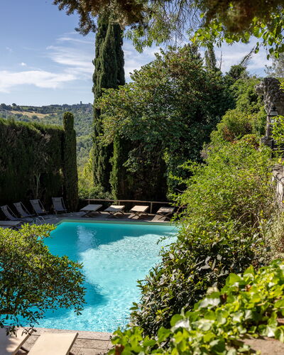 Montegufoni: Zwembad, Struik, Tuin, Eco Hotel, Landscaping, Landgoed, Buitenmeubels, Toevlucht, Hacienda, Villa