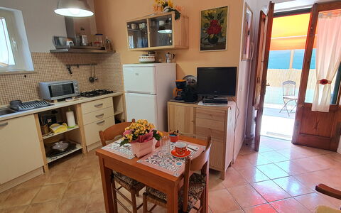 La Piccola Margherita: Kamer, Eigendom, Meubilair, Gebouw, Verdieping, Keuken, Countertop, Interieur Ontwerp, Huis, Tafel