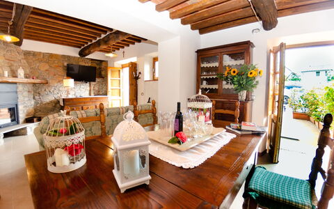 Alla Piazzetta Proprietà: Eigendom, Kamer, Gebouw, Interieur Ontwerp, Huis, Meubilair, Plafond, Onroerend Goed, Woonkamer, Huis