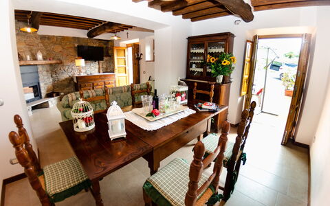 Alla Piazzetta Proprietà: Eigendom, Kamer, Gebouw, Eetkamer, Meubilair, Huis, Tafel, Interieur Ontwerp, Onroerend Goed, Plafond