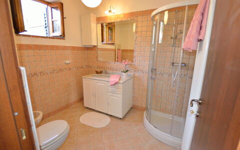 Alla Piazzetta: Kamer, Eigendom, Badkamer, Verdieping, Huis, Tegel, Gebouw, Onroerend Goed, Interieur Ontwerp, Meubilair