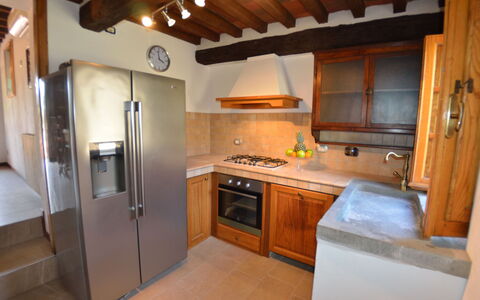 Alla Piazzetta: Kamer, Eigendom, Countertop, Keuken, Meubilair, Cabinetry, Gebouw, Huis, Fornuis, Verdieping
