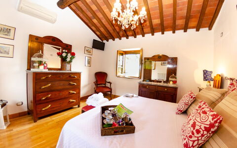 Alla Piazzetta: Kamer, Eigendom, Slaapkamer, Meubilair, Interieur Ontwerp, Bed, Huis, Gebouw, Onroerend Goed, Plafond