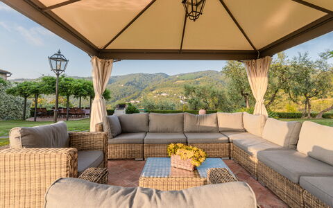 Villa Roncovisi: Eigendom, Onroerend Goed, Meubilair, Kamer, Huis, Landgoed, Huis, Schaduw, Interieur Ontwerp, Gebouw