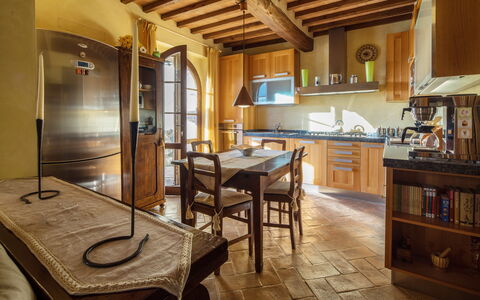 Appartamento Il Nido Di Giulia: Kamer, Gebouw, Eigendom, Interieur Ontwerp, Meubilair, Onroerend Goed, Huis, Verdieping, Plafond, Tafel