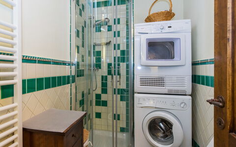 Appartamento Il Nido Di Giulia: Kamer, Badkamer, Major Appliance, Tegel, Huishoudapparatuur, Wasruimte, Interieur Ontwerp