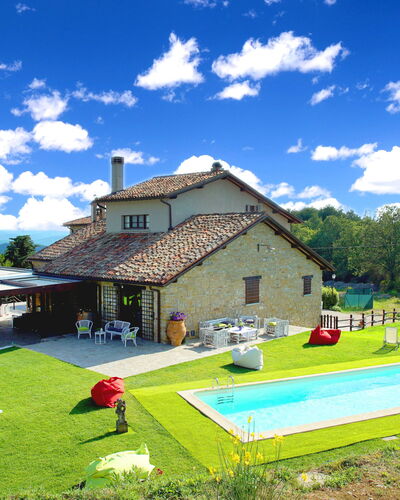 Villa Umbra: Eigendom, Huis, Natuurlijk Landschap, Lucht, Gras, Onroerend Goed, Huis, Land Lot, Gebouw, Landgoed