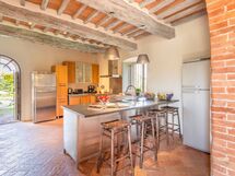 villa-colomba-trequanda-villa-kitchen