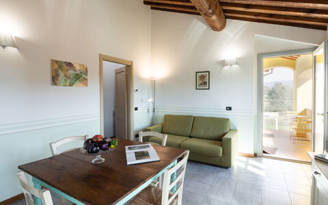 Incanto Toscano: Tafel, Eigendom, Meubilair, Bankstel, Fotolijst, Hout, Verlichting, Interieur Ontwerp, Architectuur, Woonkamer