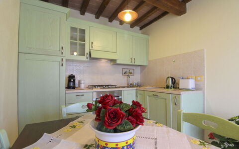 Poggio del Fabbro: Interieur Ontwerp, Meubilair, Flooring, Plafond, Keuken, Kamer, Toestel Van De Keuken, Verdieping, Cabinetry, Countertop