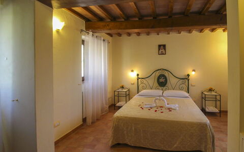 Poggio del Fabbro: Meubilair, Interieur Ontwerp, Plafond, Flooring, Verdieping, Verlichting, Slaapkamer, Kamer, Lichte Inrichting, Bed