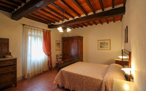 Borgo di Usciano: Meubilair, Muur, Interieur Ontwerp, Slaapkamer, Hout, Bed, Flooring, Plafond, Verdieping, Kamer