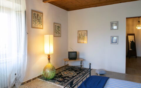 Podere i Gigli: Kamer, Eigendom, Gebouw, Huis, Interieur Ontwerp, Geel, Meubilair, Onroerend Goed, Verdieping, Huis