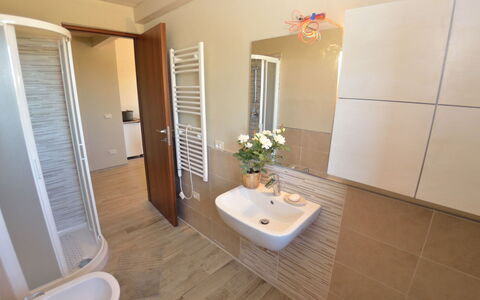 Ai Salici: Badkamer, Eigendom, Kamer, Tegel, Verdieping, Gebouw, Toilet, Interieur Ontwerp, Onroerend Goed, Loodgieterswerkinrichting