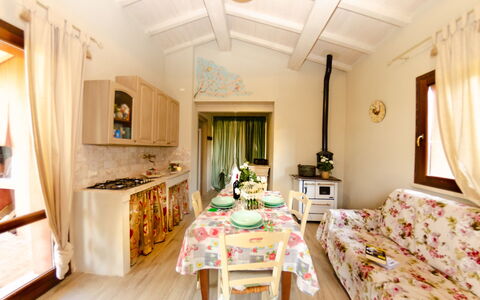 Ai Salici: Kamer, Eigendom, Meubilair, Interieur Ontwerp, Gebouw, Plafond, Huis, Woonkamer, Verdieping, Onroerend Goed