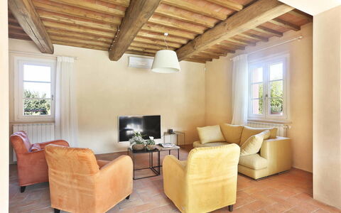 Uva: Woonkamer, Kamer, Eigendom, Plafond, Meubilair, Interieur Ontwerp, Gebouw, Verdieping, Huis, Muur