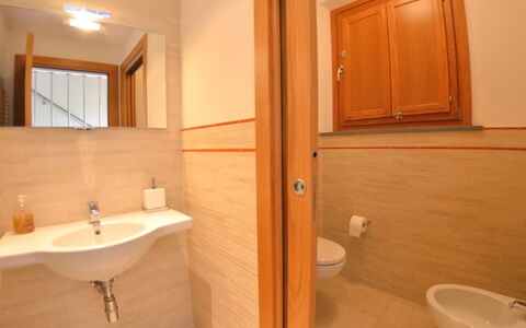 Il Sogno Tra i Vigneti: Badkamer, Kamer, Eigendom, Muur, Verdieping, Loodgieterswerkinrichting, Gebouw, Tegel, Interieur Ontwerp, Architectuur