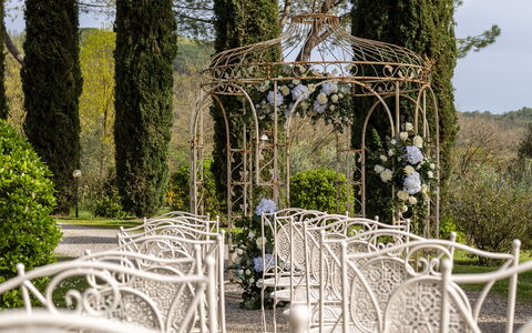 Antico Borgo San Lorenzo - Weddings And Events: Fabriek, Lucht, Blad, Boom, Hout, Woody Plant, Gras, Openbare Ruimte, Struik, Evergreen