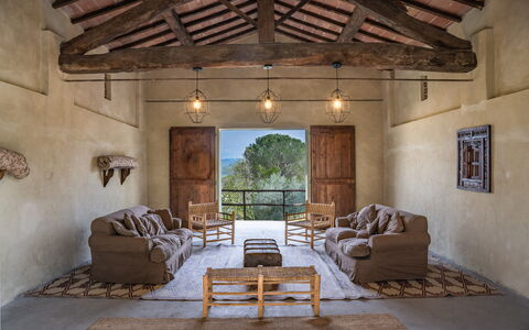 Castello D'Ombrone: Meubilair, Eigendom, Fotolijst, Gebouw, Interieur Ontwerp, Hout, Fabriek, Architectuur, Woonkamer, Bankstel