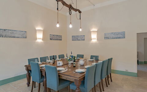 Castello D'Ombrone: Kamer, Eigendom, Eetkamer, Gebouw, Plafond, Tafel, Interieur Ontwerp, Onroerend Goed, Meubilair, Verdieping