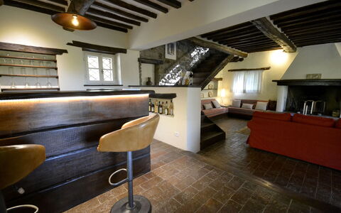 Villa Del Castagno: Eigendom, Interieur Ontwerp, Gebouw, Kamer, Meubilair, Countertop, Verdieping, Architectuur, Onroerend Goed, Zolder