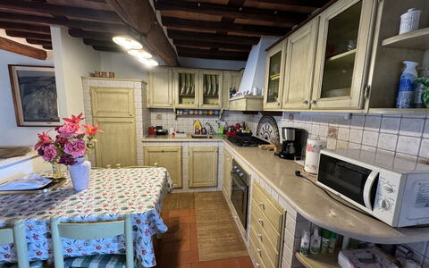 Casa Max: Cabinetry, Meubilair, Tafel, Countertop, Gasfornuis, Fornuis, Gebouw, Keuken, Toestel Van De Keuken, Interieur Ontwerp