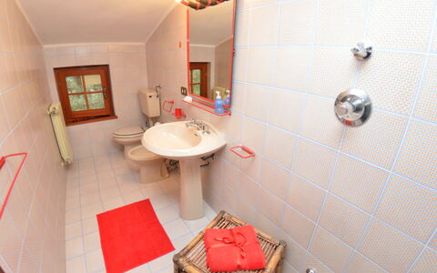 Il Corbezzolo: Badkamer, Kamer, Eigendom, Interieur Ontwerp, Muur, Tegel, Verdieping, Huis, Architectuur, Meubilair