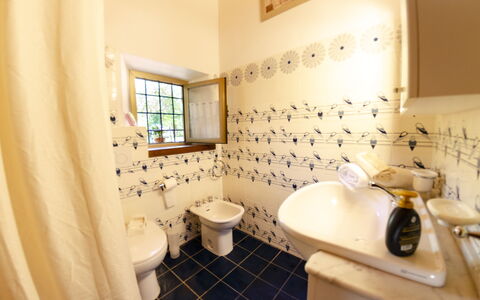 Il Molino: Wastafel, Wastafel In De Badkamer, Eigendom, Loodgieterswerkinrichting, Kraan, Purper, Badkamer, Interieur Ontwerp, Verdieping, Gebouw