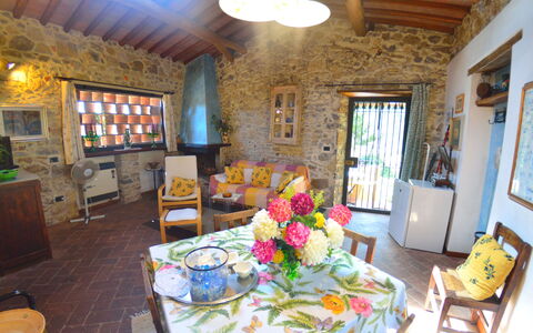 Il Nido: Eigendom, Kamer, Gebouw, Huis, Interieur Ontwerp, Meubilair, Huis, Onroerend Goed, Woonkamer, Tafel