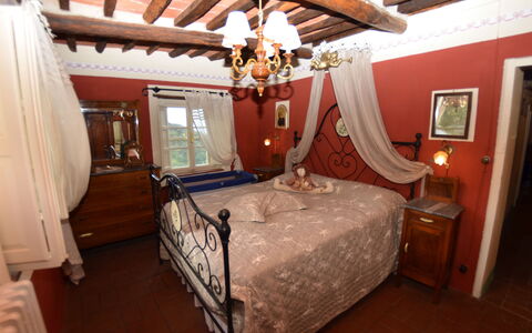 Borgo Bucatra Buonvento: Slaapkamer, Kamer, Bed, Eigendom, Meubilair, Interieur Ontwerp, Laken, Bed Frame, Gebouw, Plafond