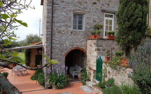 Borgo Bucatra Buonvento: Eigendom, Gebouw, Huis, Onroerend Goed, Binnenplaats, Werf, Architectuur, Huis, Landgoed, Tuin