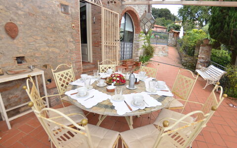 Borgo Bucatra Buonvento: Eigendom, Tafel, Gebouw, Kamer, Meubilair, Huis, Onroerend Goed, Restaurant, Interieur Ontwerp, Villa