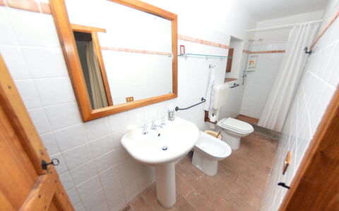 Vignoli: Badkamer, Eigendom, Kamer, Toilet, Huis, Verdieping, Loodgieterswerkinrichting, Gebouw, Interieur Ontwerp, Architectuur