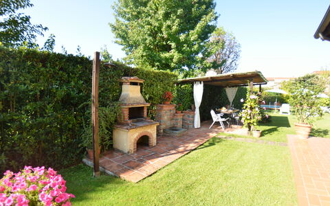 La Capannella: Eigendom, Huis, Werf, Backyard, Verblijf, Tuin, Onroerend Goed, Gebouw, Gras, Boom