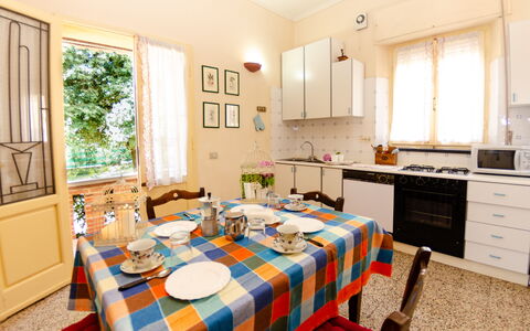 Villa Elisa: Eigendom, Kamer, Meubilair, Gebouw, Interieur Ontwerp, Huis, Keuken, Tafel, Huis, Onroerend Goed