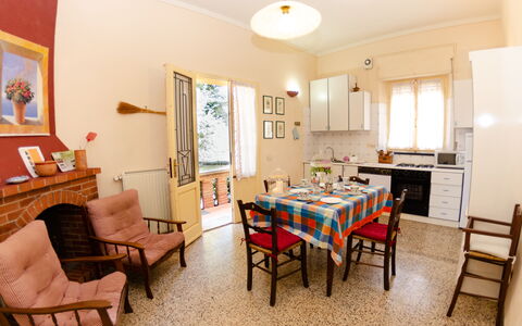 Villa Elisa: Kamer, Eigendom, Meubilair, Gebouw, Onroerend Goed, Interieur Ontwerp, Huis, Eetkamer, Tafel, Verdieping