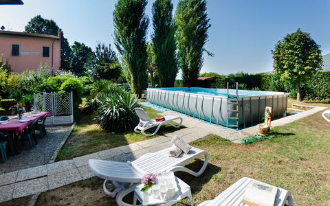 Villa Elisa: Eigendom, Werf, Backyard, Huis, Onroerend Goed, Gebouw, Huis, Tuin, Gras, Architectuur