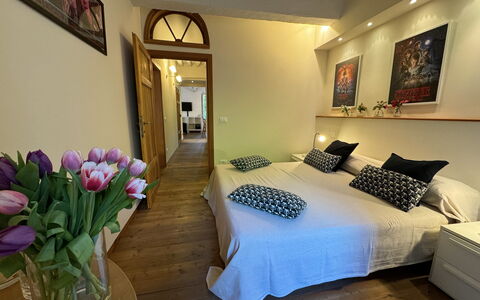 Alle Mura: Interieur Ontwerp, Meubilair, Verdieping, Flooring, Slaapkamer, Bed, Muur, Hout, Plafond, Kamer