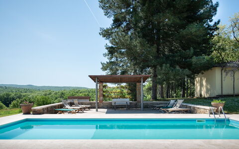 Villa Fabbri: Water, Fabriek, Lucht, Zwembad, Schaduw, Boom, Samengesteld Materiaal, Gras, Rechthoek, Vrije Tijd