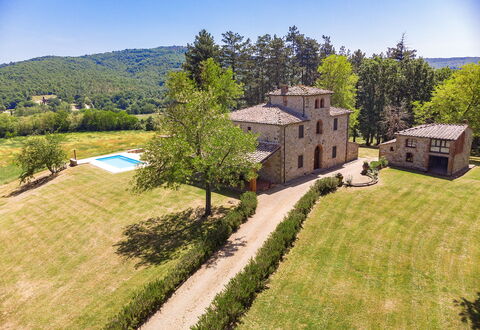 Villa Fabbri: Lucht, Fabriek, Gebouw, Venster, Boom, Natuurlijk Landschap, Huis, Land Lot, Woongebied, Grasland