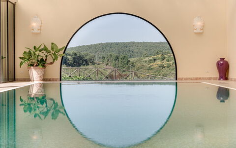 Terrazza e Libreria: Water, Fabriek, Watervoorraden, Eigendom, Rechthoek, Gebouw, Zwemwater, Schaduw, Boom, Venster